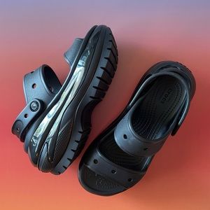 NEW CROCS MEGA CRUSH SANDALS